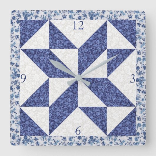Cozy Country Blue White Calico Faux Quilt Square Quadratische Wanduhr (Vorderseite)