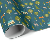 Cozy Forest Cabin and Animals Geschenkpapier (Rolleneckpunkt)