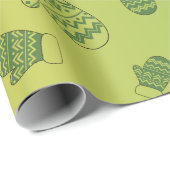 Cozy Green Winter Mittens Seamless Pattern Geschenkpapier (Rolleneckpunkt)