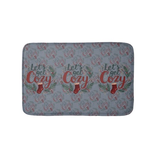 Cozy Holiday Pine Berry Lettering Badematte (Vorderseite)