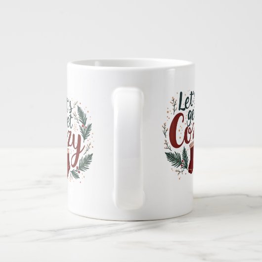Cozy Holiday Pine Berry Lettering Jumbo-Tasse (Rückseite)