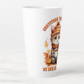 Cozy Kitten in Fall Comfort Milchtasse (Vorderseite)