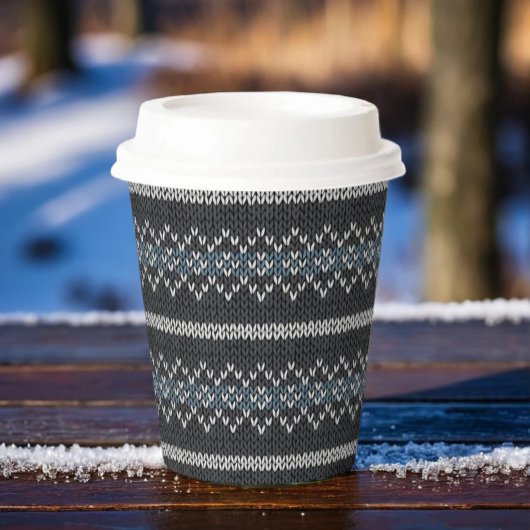 Cozy Knitted Pattern Black and Gray Pappbecher
