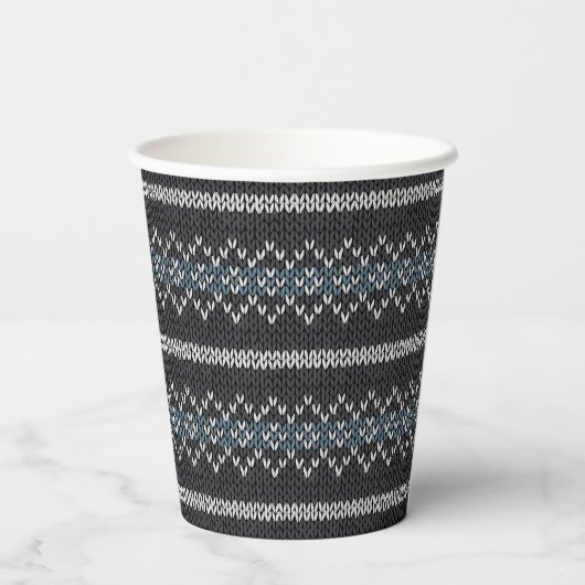 Cozy Knitted Pattern Black and Gray  Pappbecher (Rückseite)