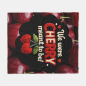 Cozy knitted-style typography and adorable cherry  fleecedecke (Vorderseite (Horizontal))