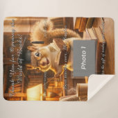 Cozy Library Squirrel Teacher Appreciation Blanket Sherpadecke (Vorderseite (Horizontal))