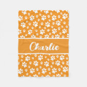 Cozy Paw Print Personalized Dog Blanket – Orange Fleecedecke (Vorderseite)