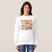 Cozy Retro Pumpkin Lehrer | Fall Class Outfit Sweatshirt (Vorne ganz)