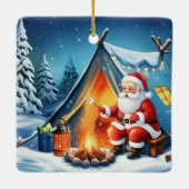 Cozy Santa Winter Camping Adventure Keramikornament (Rückseite)