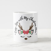 Cozy Sips with My Christmas Deer” – Cute Reindeer Jumbo-Tasse (Vorderseite)