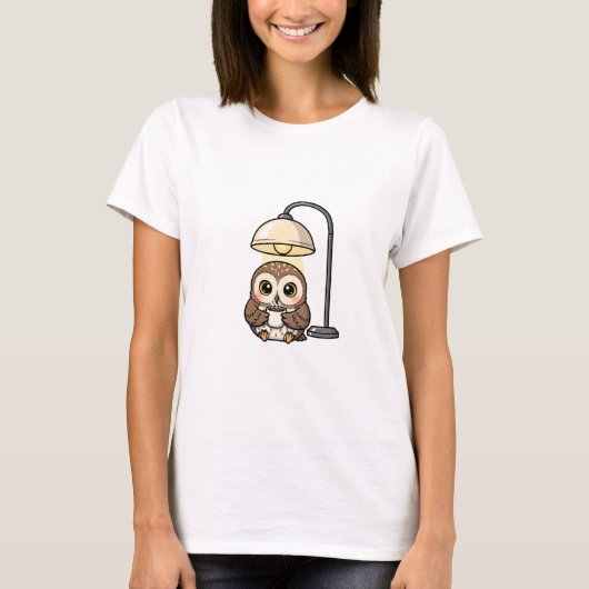 Cozy Wide-Eyed Owl Drinking Coffee Under Warm Lamp T-Shirt (Vorderseite)