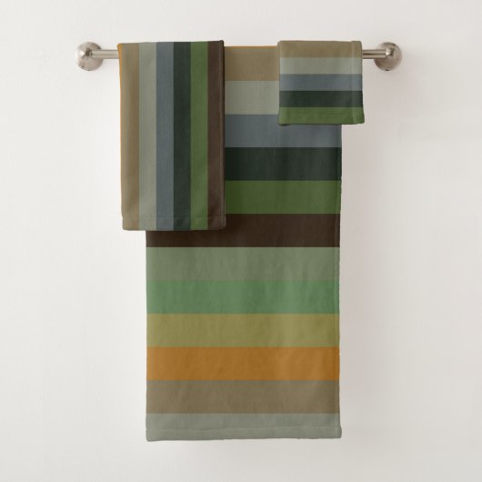Cozy Woodland Earth Tone Stripe Pattern Badhandtuch Set (Insitu)