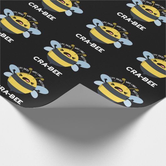 Cra bee Funny Crabby Bee Pun Dark BG Geschenkpapier (Ecke)