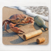 Crab Reading a Message on a Beach Mousepad (Vorne)