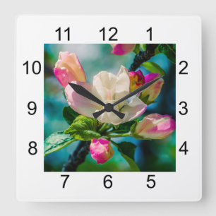 Crabapple flower and buds quadratische wanduhr