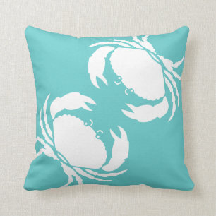 CRABS WHITE auf aquamarin blauem Kissen