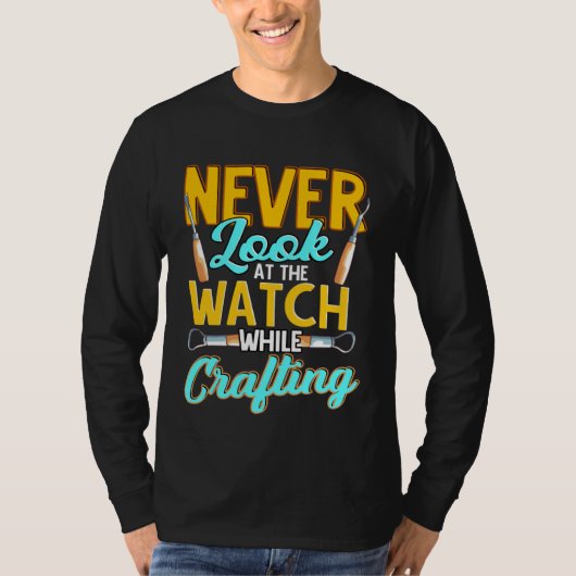 Crafter Never Look At Watch While Crafting  1 T-Shirt (Vorderseite)