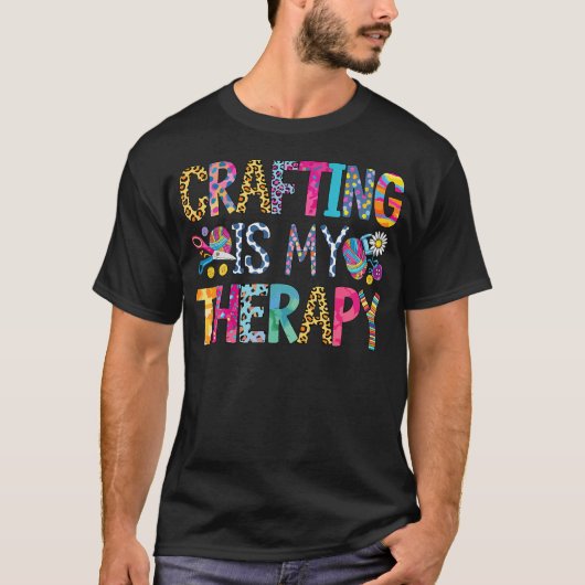 Crafting Is My Therapy Knitting Sewing Crocheting T-Shirt (Vorderseite)