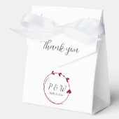 Cranberry Red Simple Heart Wreath Monogram Wedding Geschenkschachtel (Vorderseite)