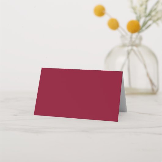 Cranberry Red Simple Stylized Script Wedding Platzkarte (Rückseite)