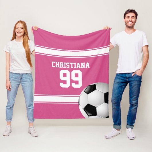 Cranberry-Rosa und White Stripes-Fußball Fleecedecke (Beispiel)