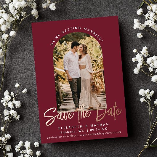 Cranberry Save the Date Stilvolles Script-Foto Folieneinladung