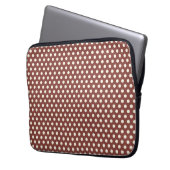 Cranberry und White Polka Dot Laptopschutzhülle (Vorderseite Links)