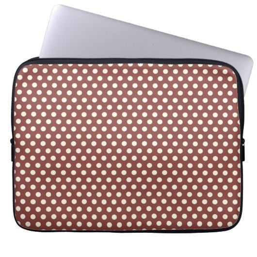 Cranberry und White Polka Dot Laptopschutzhülle (Vorderseite)