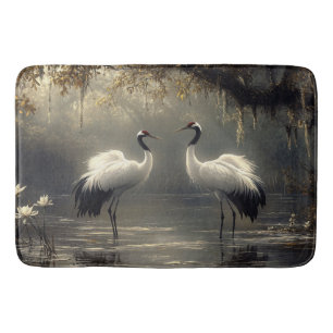 Crane Pair in einem Misty-Sumpf Badematte