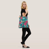 Cranes Peonies: Vintage Blumengrafiken Tasche (Am Model)