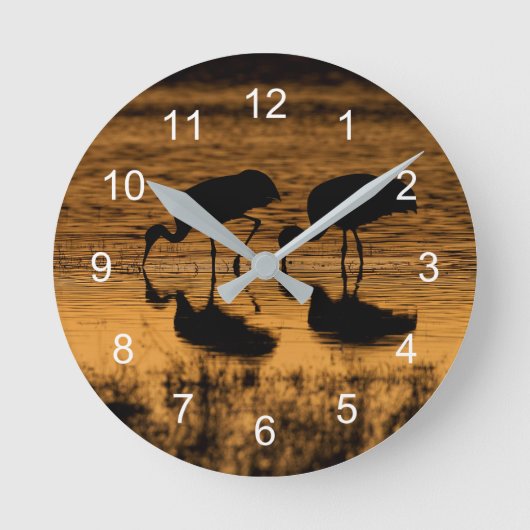 Cranes Silhouette vom Sonnenuntergang Runde Wanduhr (Vorderseite)