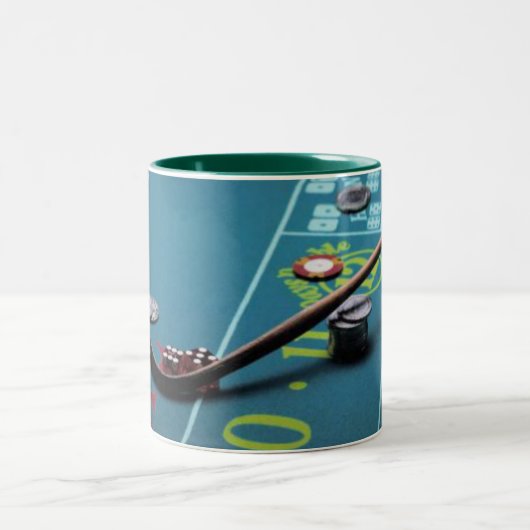 Craps Table-Tasse Zweifarbige Tasse (Mittel)