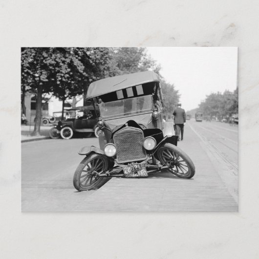 Crashed Vintage Car, 1922 Postkarte (Vorderseite)