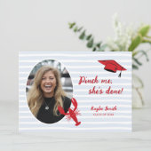 Crawfish Boil Pinch Me Sie hat Foto Abschluss gema Einladung (Stehend Vorderseite)