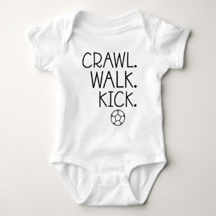 Crawl Walk Kick, kleiner Fußballspieler Baby Strampler