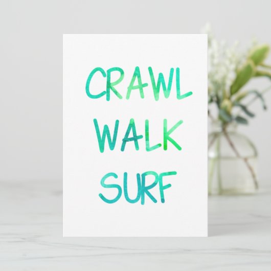Crawl Walk Surf mit grünem Schriftart Einladung (Stehend Vorderseite)