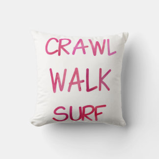 Crawl Walk Surf mit rosa Schriftart Kissen