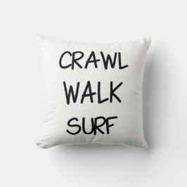 Crawl Walk Surf mit schwarzem Schriftart Kissen
