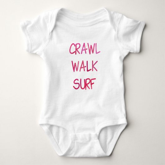 Crawl Walk Surf with Pink Font Baby Strampler (Vorderseite)