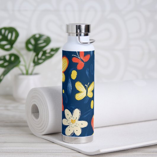 Crayon and Butterfly Flowers Trinkflasche (Yoga)