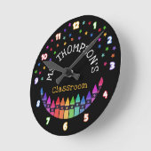 Crayons Stars Colorful Teacher's Name Klasse Runde Wanduhr (Winkel)