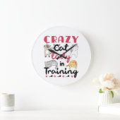 Crazy Cat Lady im Training Große Wanduhr (Zuhause)