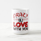 Crazy in Love Valentine Typography Kaffeetasse (Mittel)