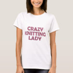 Crazy Knitting Lady T-Shirt<br><div class="desc">Niedliches Strickdesign aus Sprichwort mit gestricktem Garn in Rosa. Cooles Geschenk für Frauen,  die Liebe zum Strick.</div>