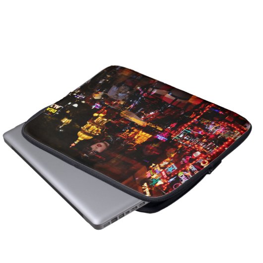 Crazy Nightlife Laptopschutzhülle (Vorne Knopf)