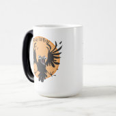 Crazy Old Birb Raven Verwandlungstasse (Vorderseite Links)