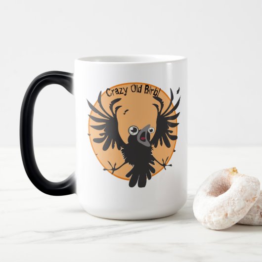 Crazy Old Birb Raven Verwandlungstasse (Mit Donut)