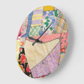 Crazy Patchwork Quilt mit Zigzag Stitching Große Wanduhr (Winkel)