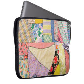 Crazy Patchwork Quilt mit Zigzag Stitching Laptopschutzhülle (Vorne Rechts)