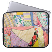 Crazy Patchwork Quilt mit Zigzag Stitching Laptopschutzhülle (Vorderseite)